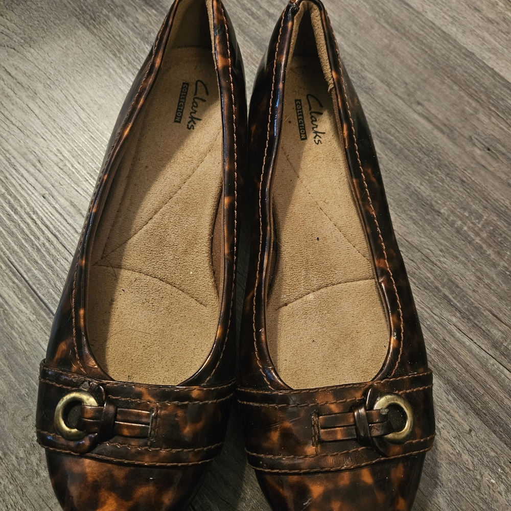 Clarks Women's Brown Patterned Slippers